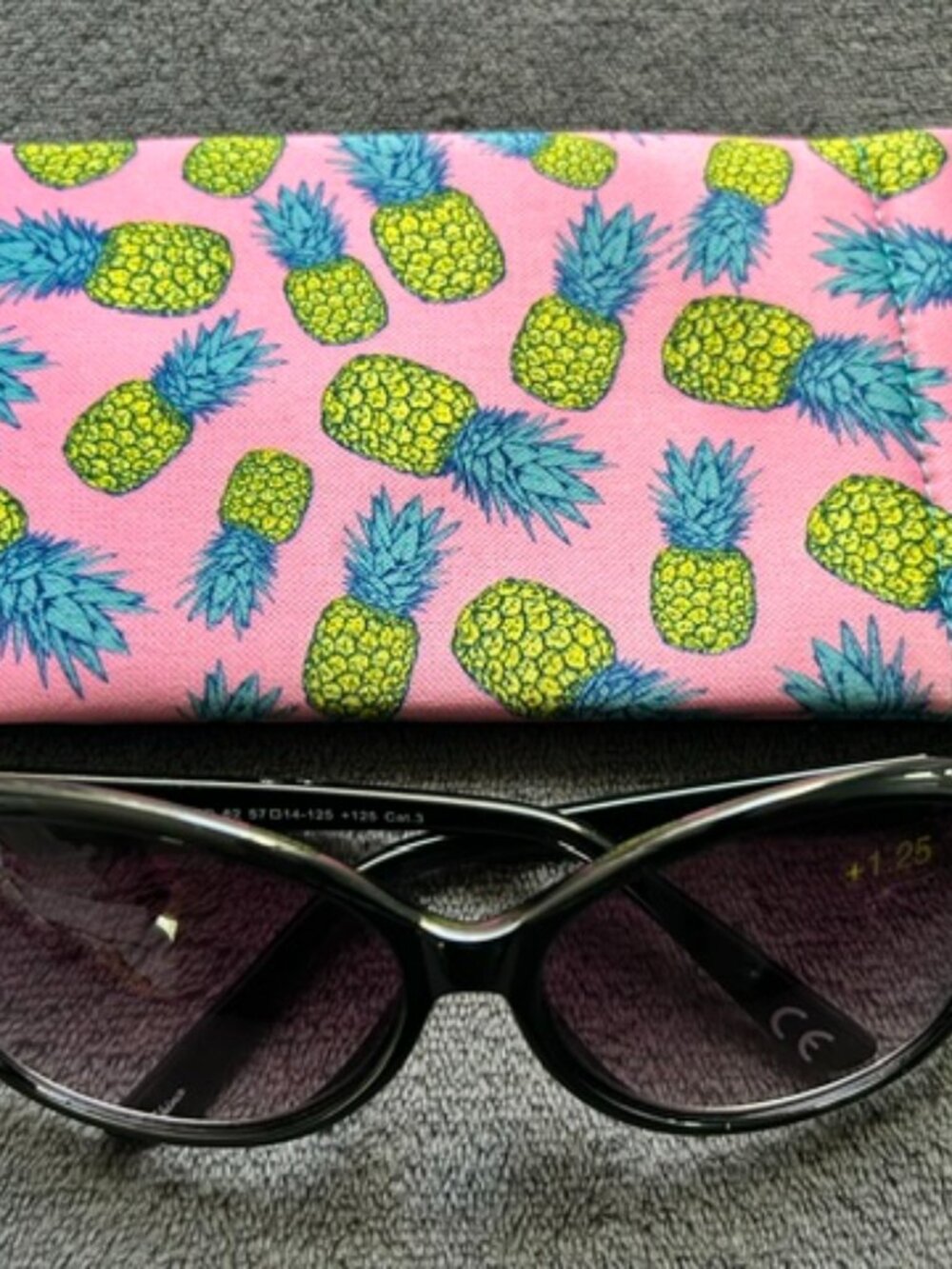 Design Optics by Foster Grant Tinted Reading Sunglasses